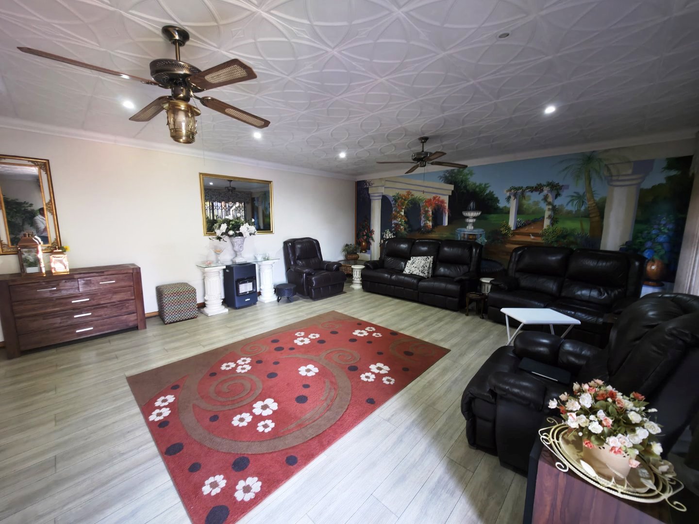 Large four bedroom house in Dorandia for sale