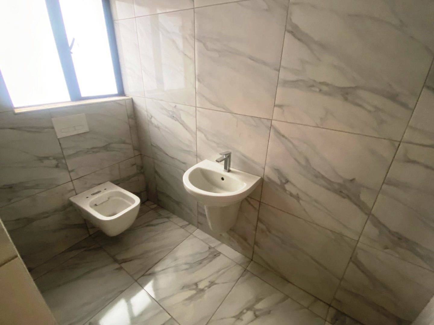 Modern four bedroom in Amandasig for sale