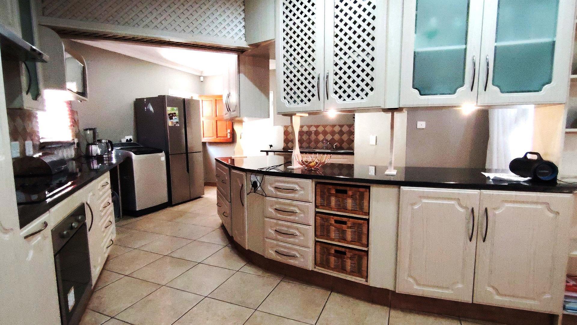 Three bedroom for sale in popular Montana