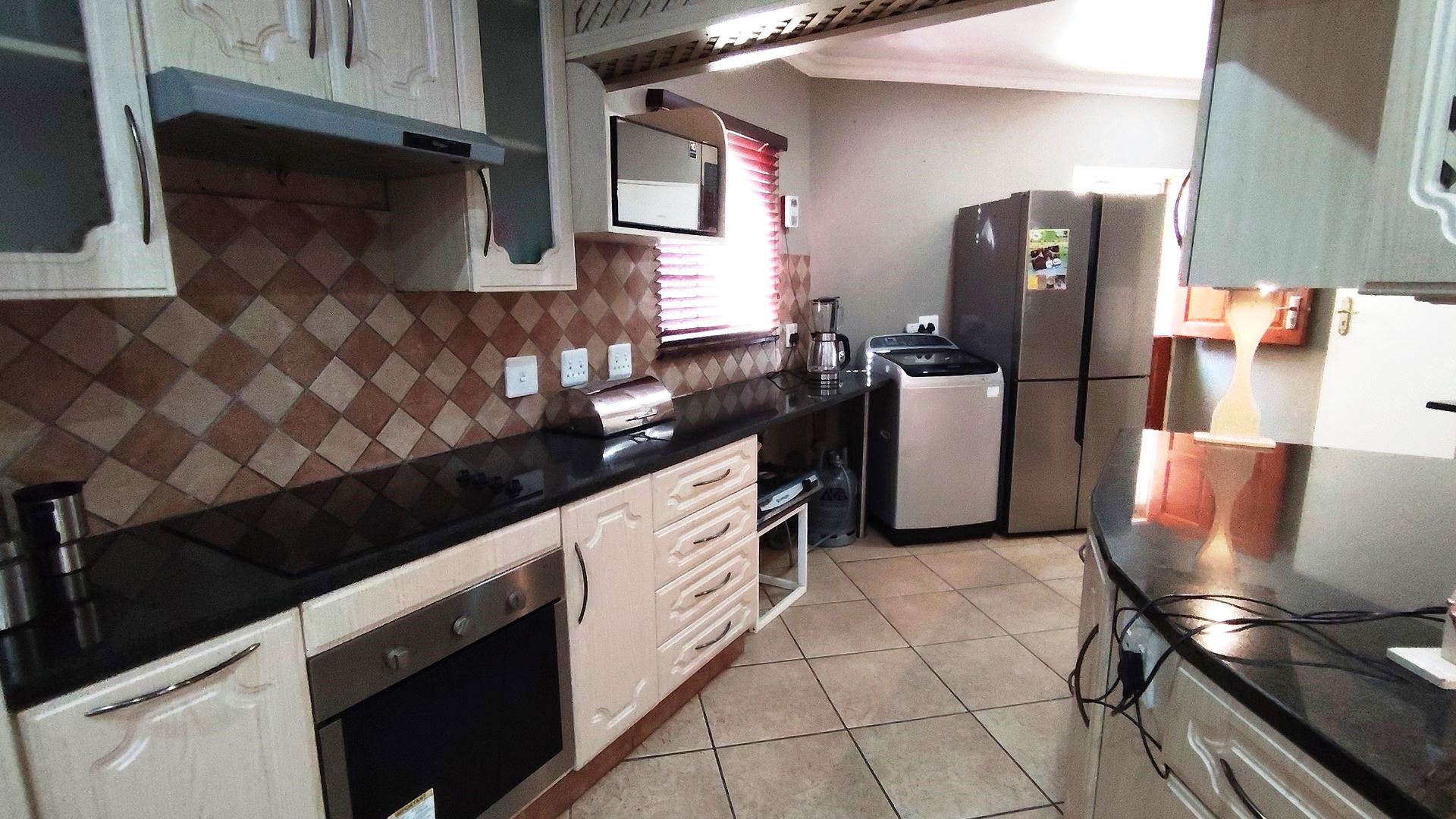 Three bedroom for sale in popular Montana