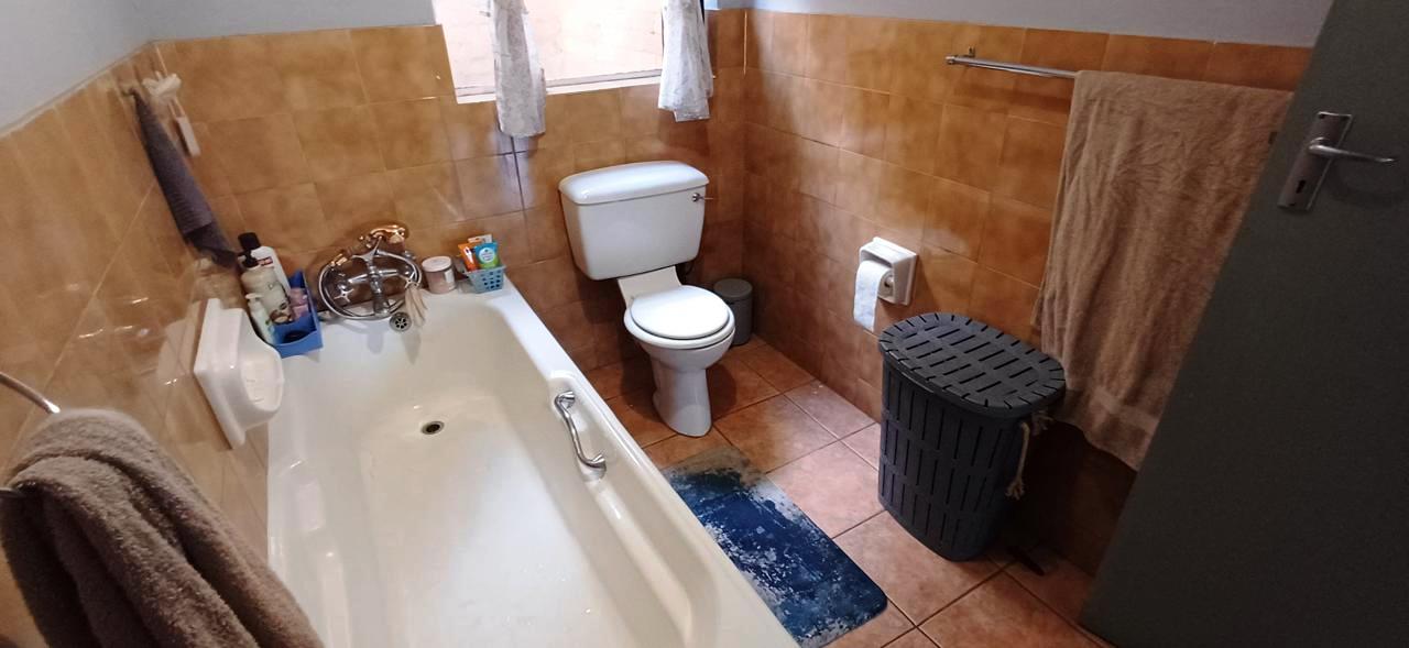 Large three bedroom for sale in Pta North area