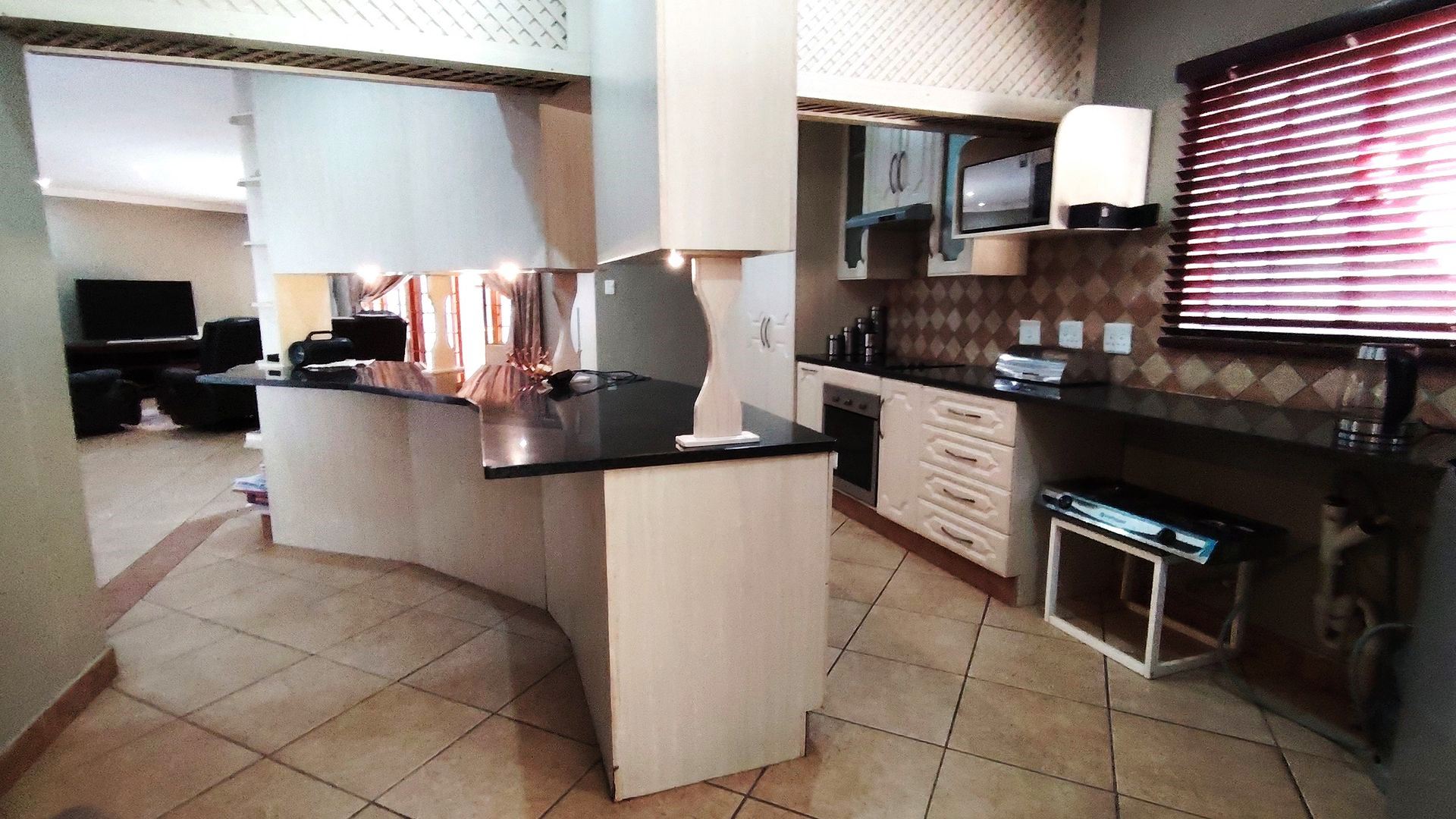 Three bedroom for sale in popular Montana