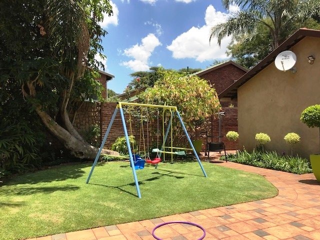 Three bedroom (five) house with pool for sale