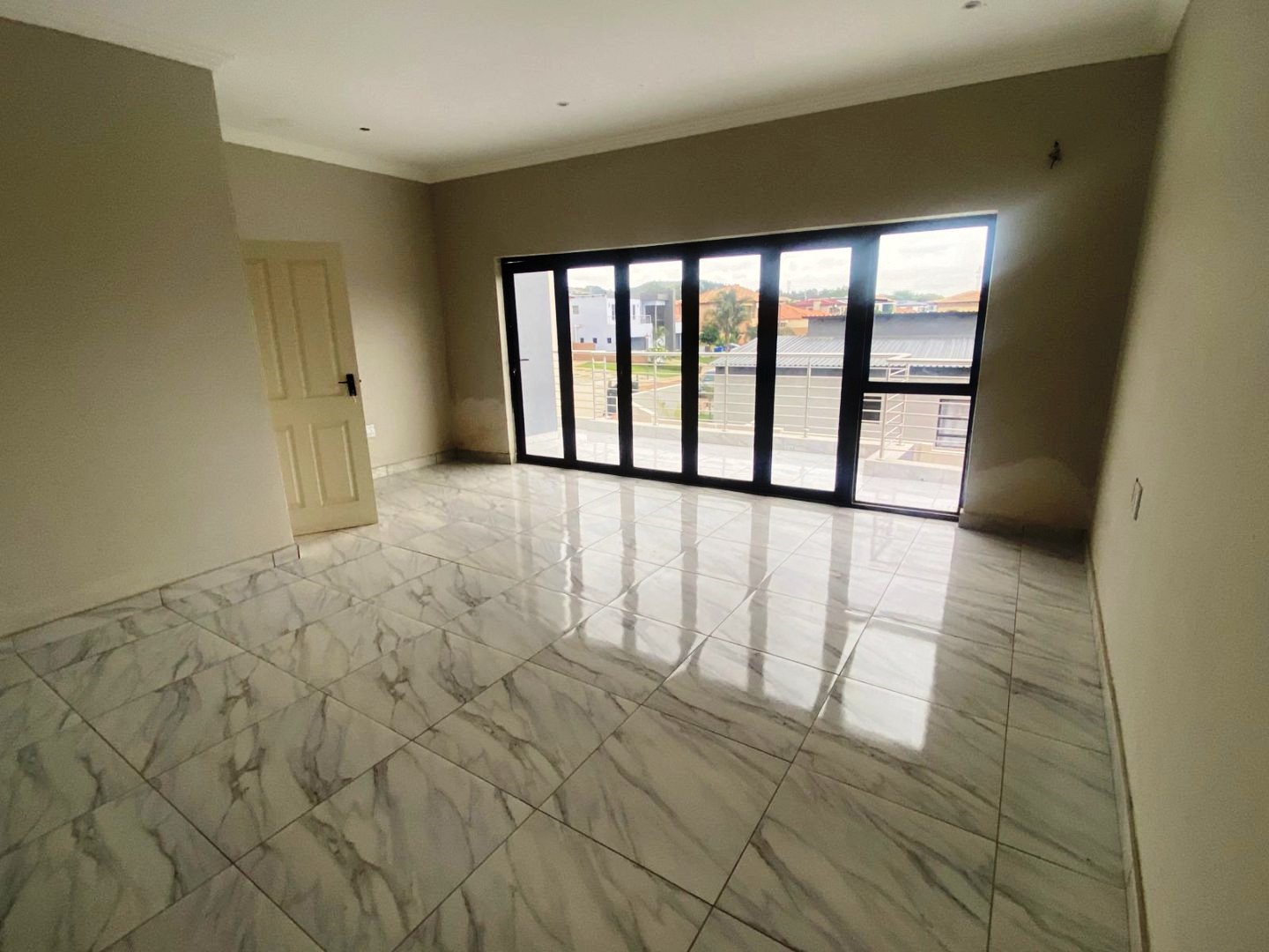 Modern four bedroom in Amandasig for sale