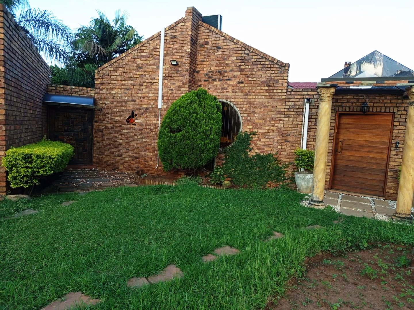 Three bedroom house for sale in Karenpark