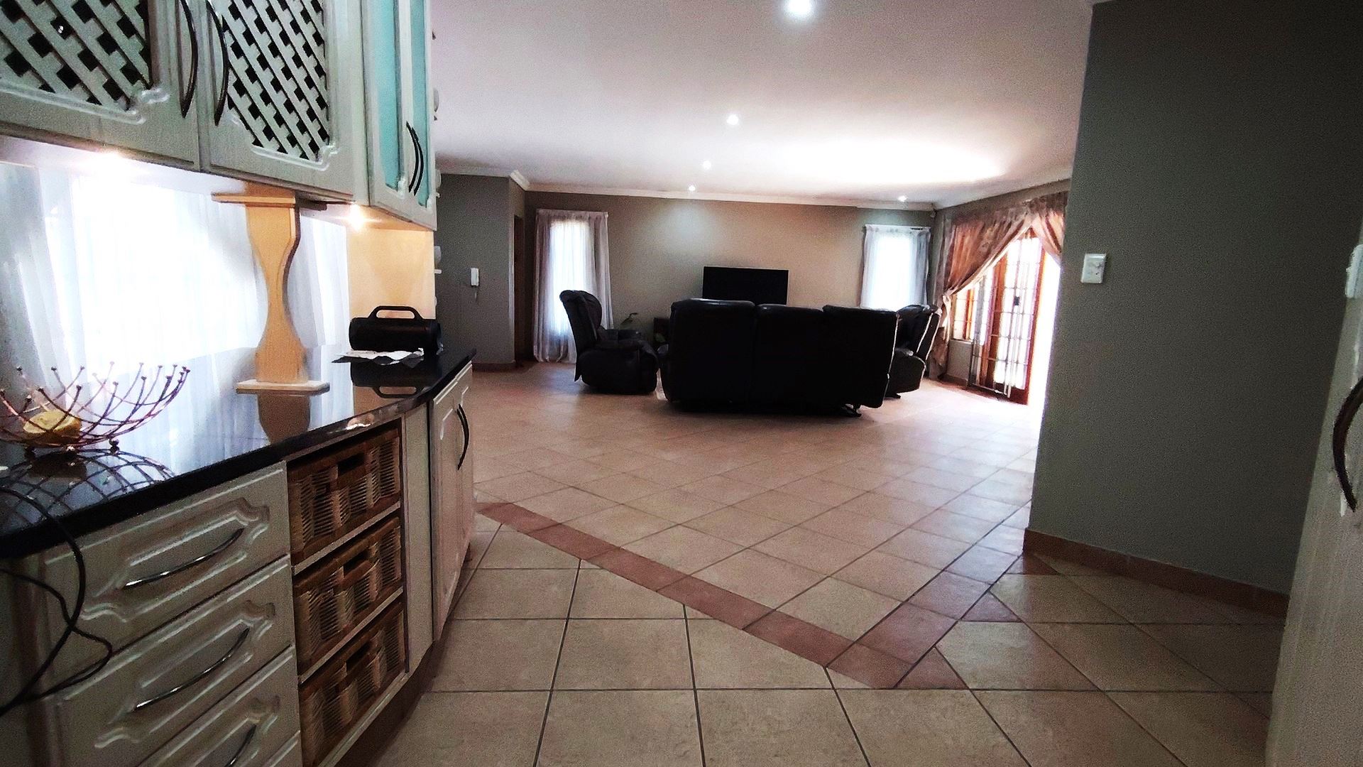 Three bedroom for sale in popular Montana