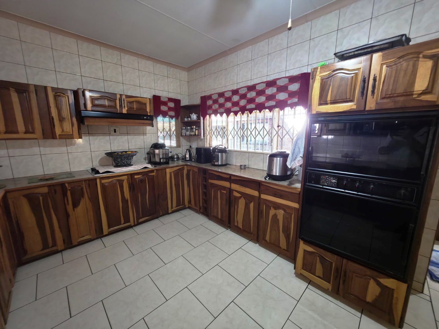 Large four bedroom house in Dorandia for sale