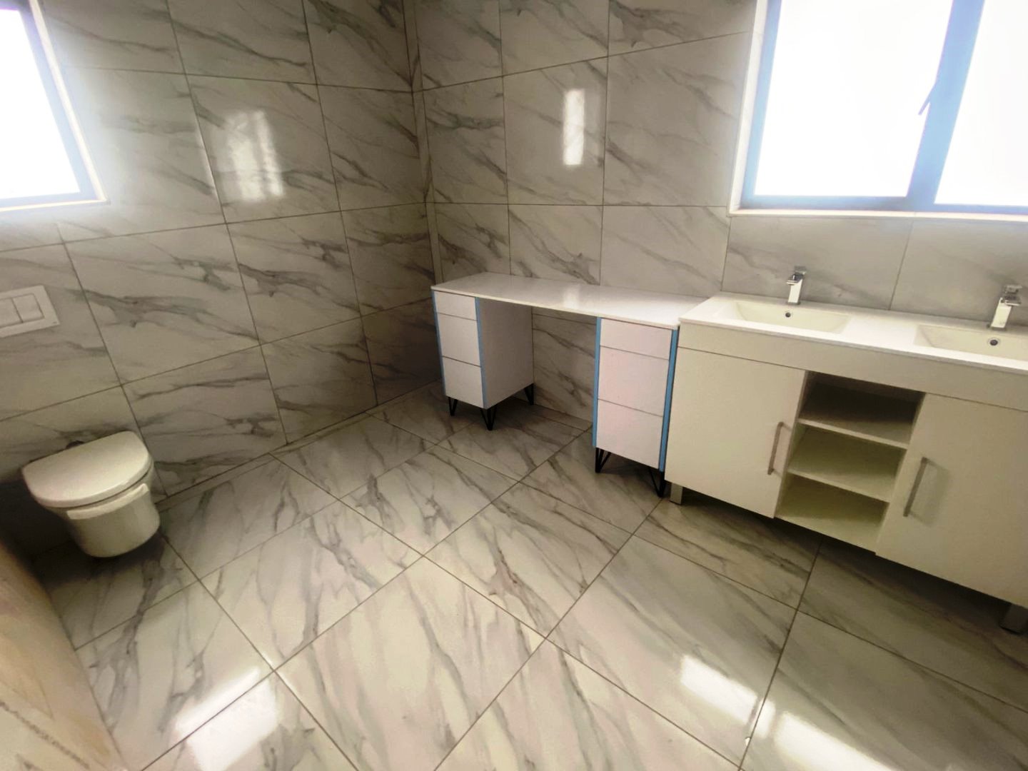 Modern four bedroom in Amandasig for sale