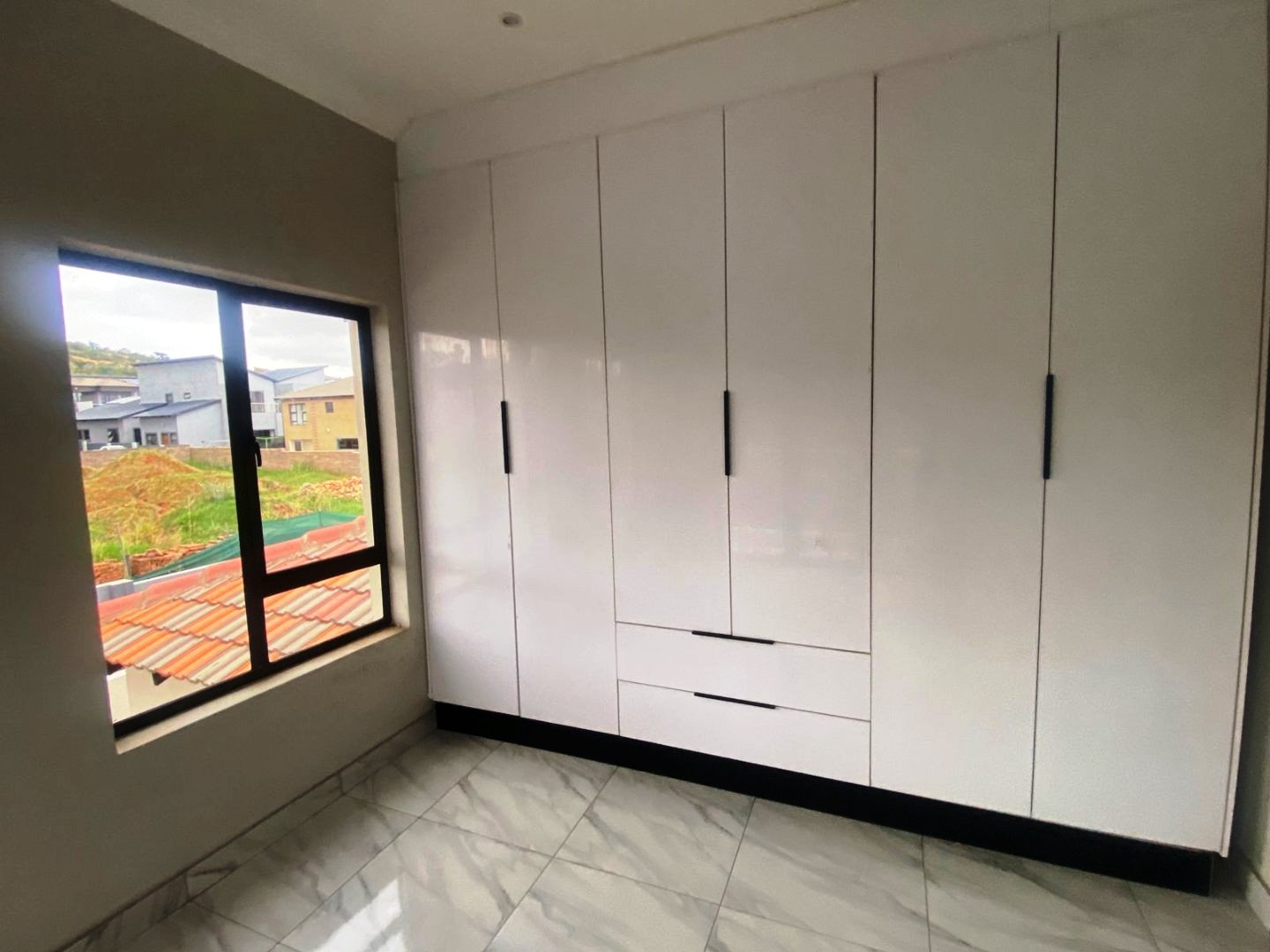Modern four bedroom in Amandasig for sale