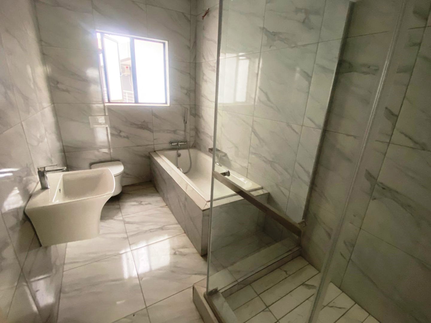 Modern four bedroom in Amandasig for sale