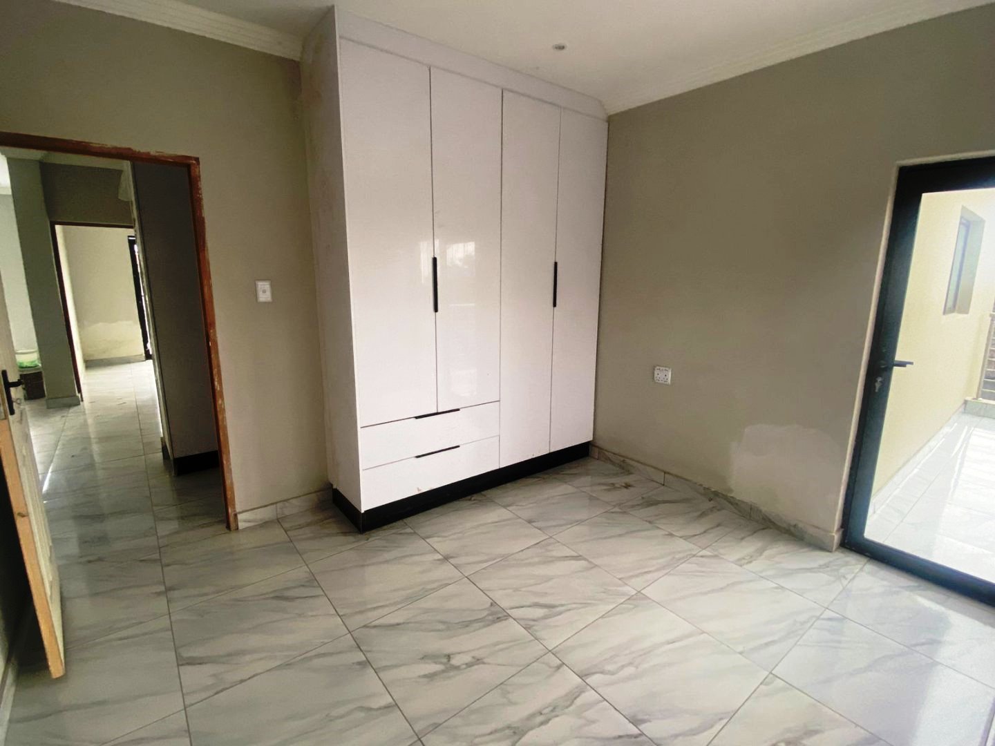 Modern four bedroom in Amandasig for sale