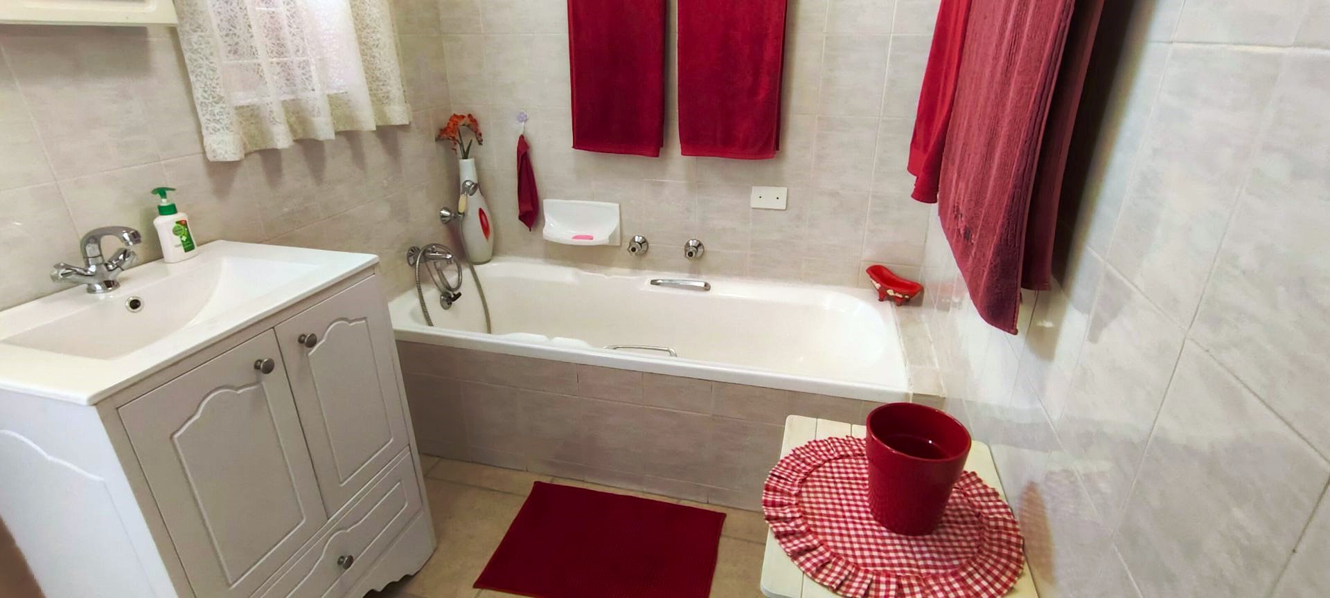 Three bedroom for sale in Clarina over fifty