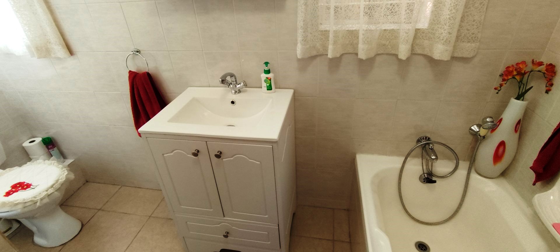 Three bedroom for sale in Clarina over fifty