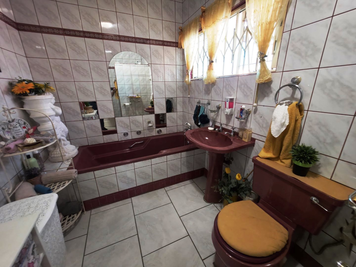 Large four bedroom house in Dorandia for sale