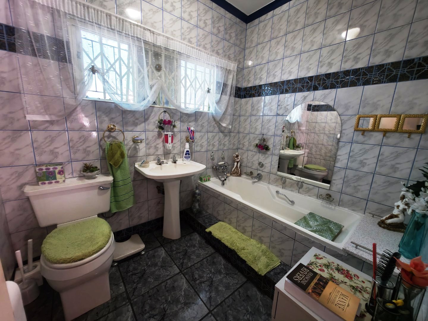 Large four bedroom house in Dorandia for sale