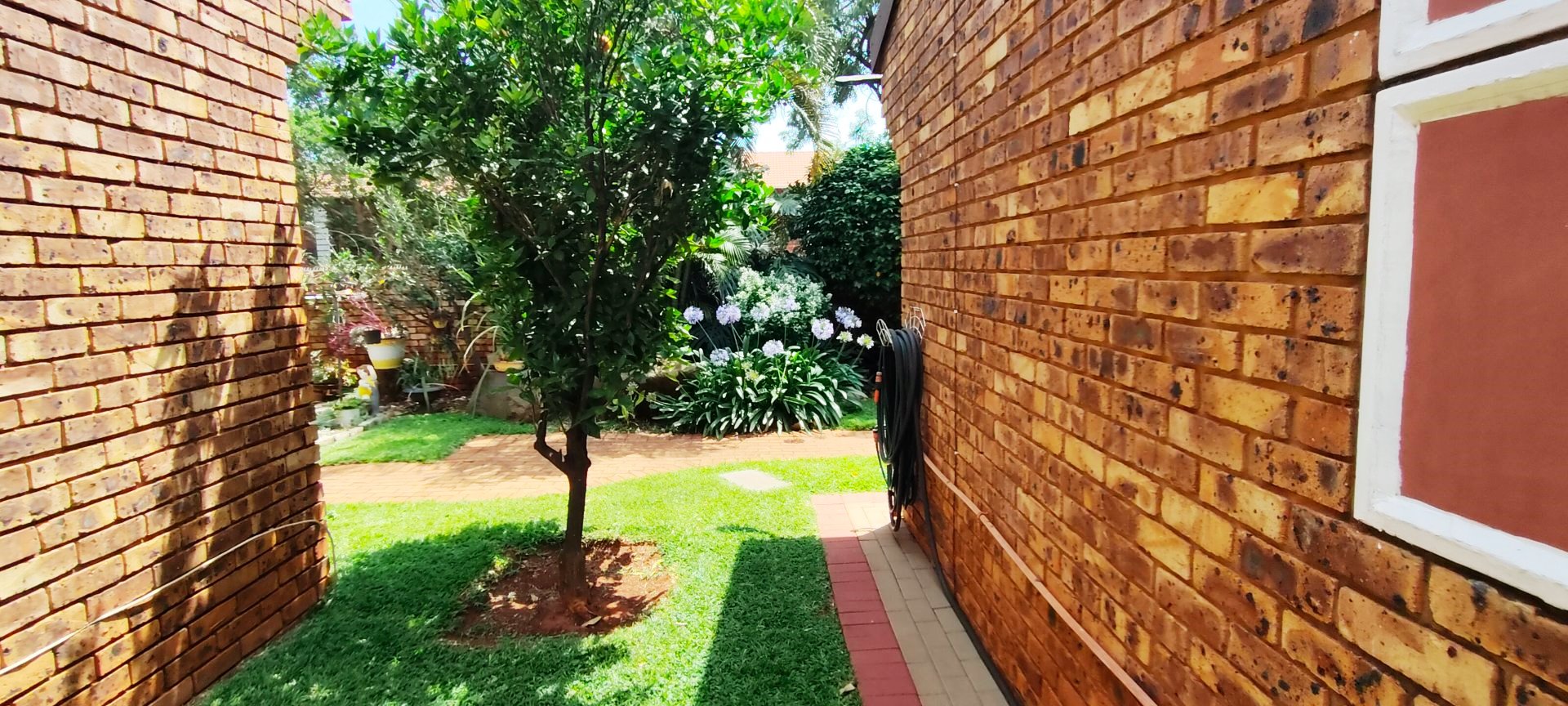 Three bedroom for sale in Clarina over fifty