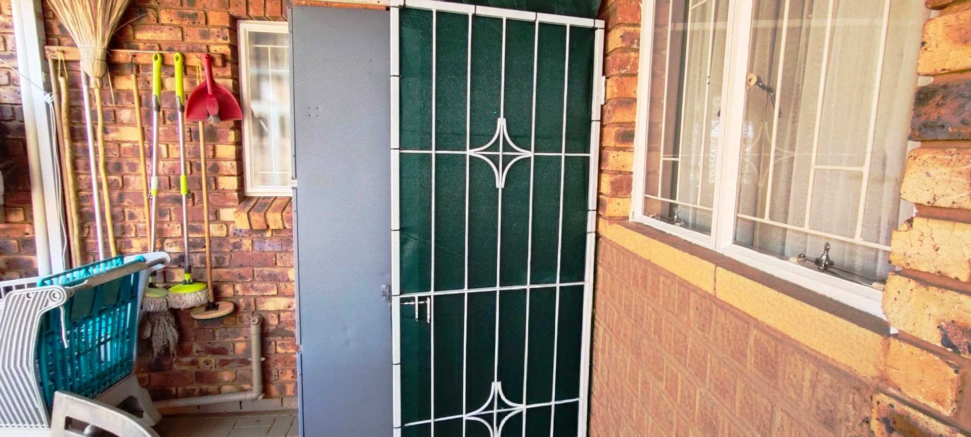 Three bedroom for sale in Clarina over fifty