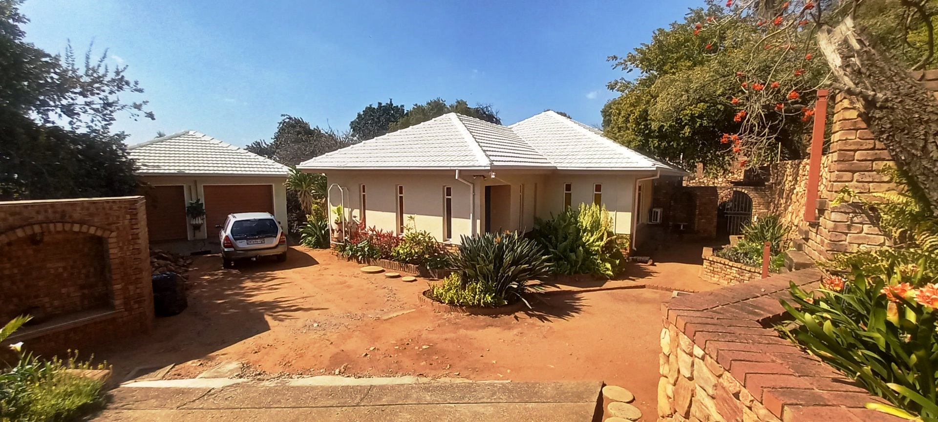 Four bedroom house for sale in Magalieskruin