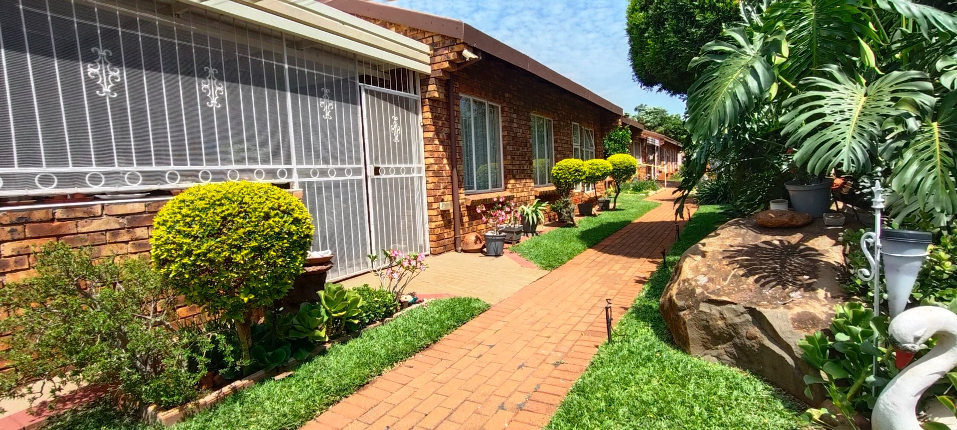 Three bedroom for sale in Clarina over fifty