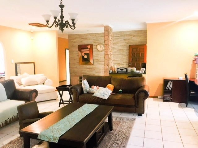 Three bedroom (five) house with pool for sale