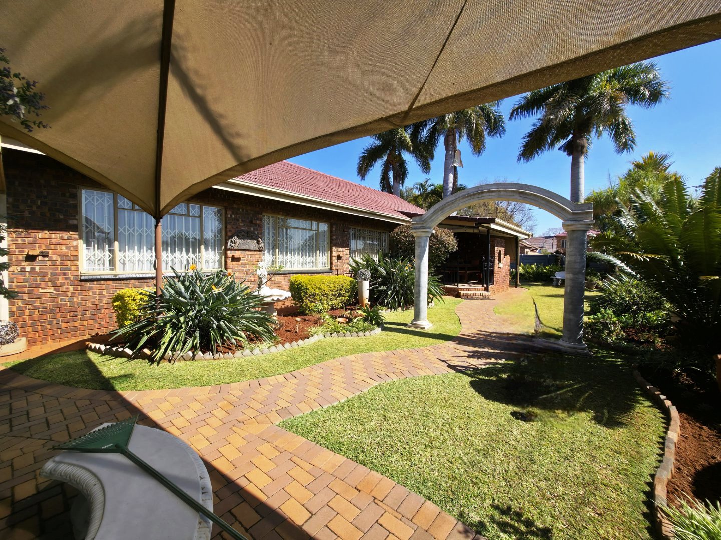 Large four bedroom house in Dorandia for sale