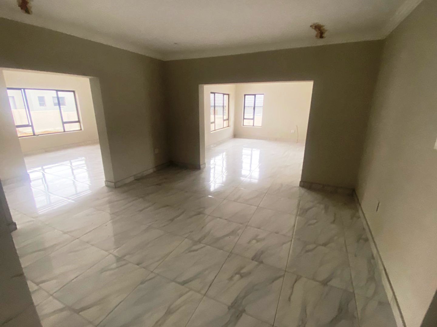 Modern four bedroom in Amandasig for sale