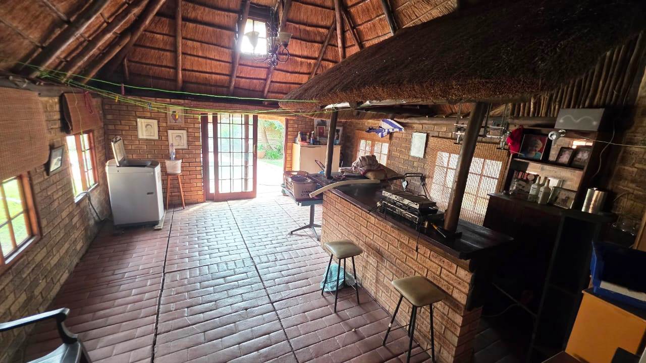 No levy Duet for sale in old Doornpoort area