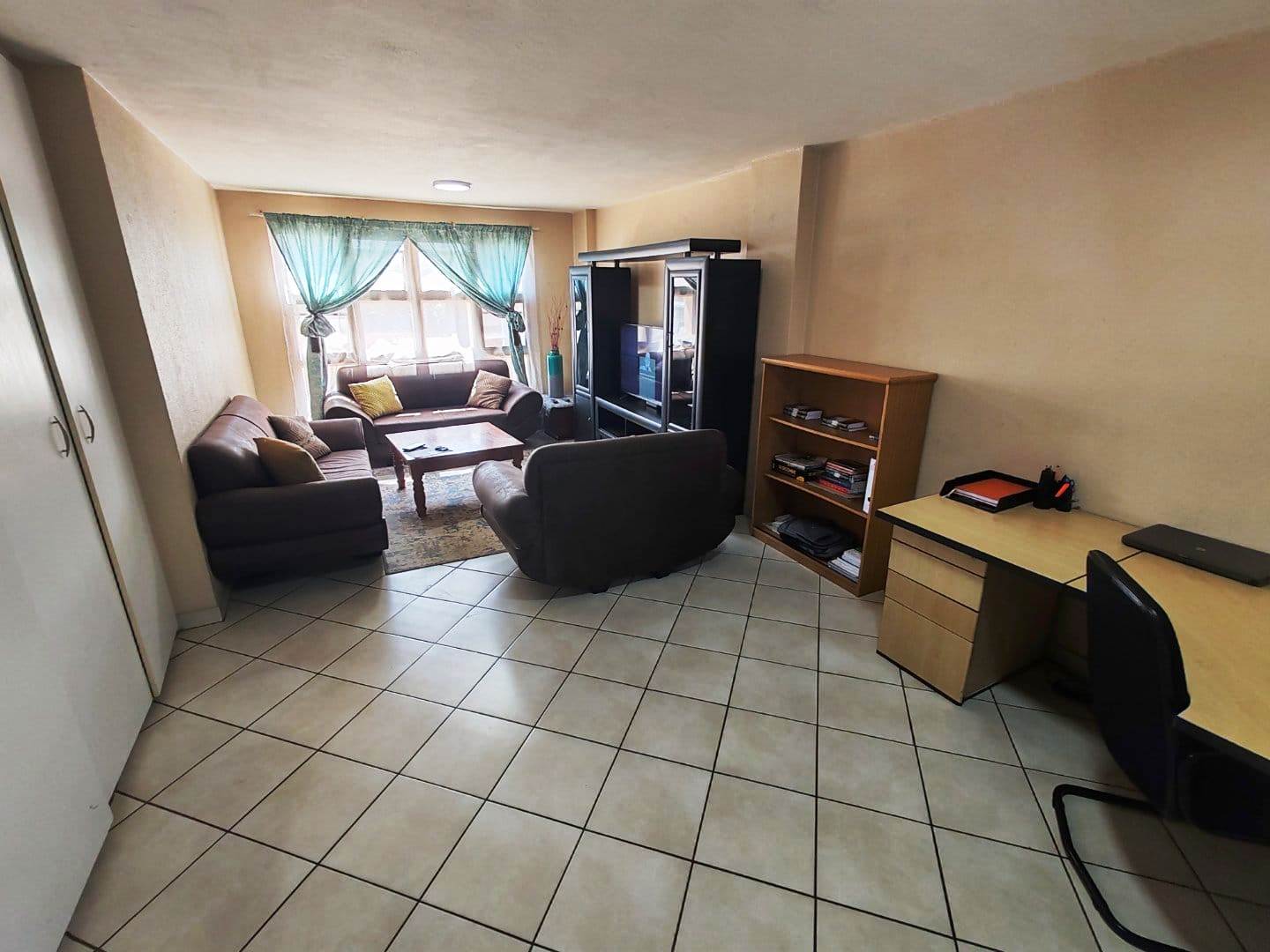 Large two bedroom in Pretoria North for sale