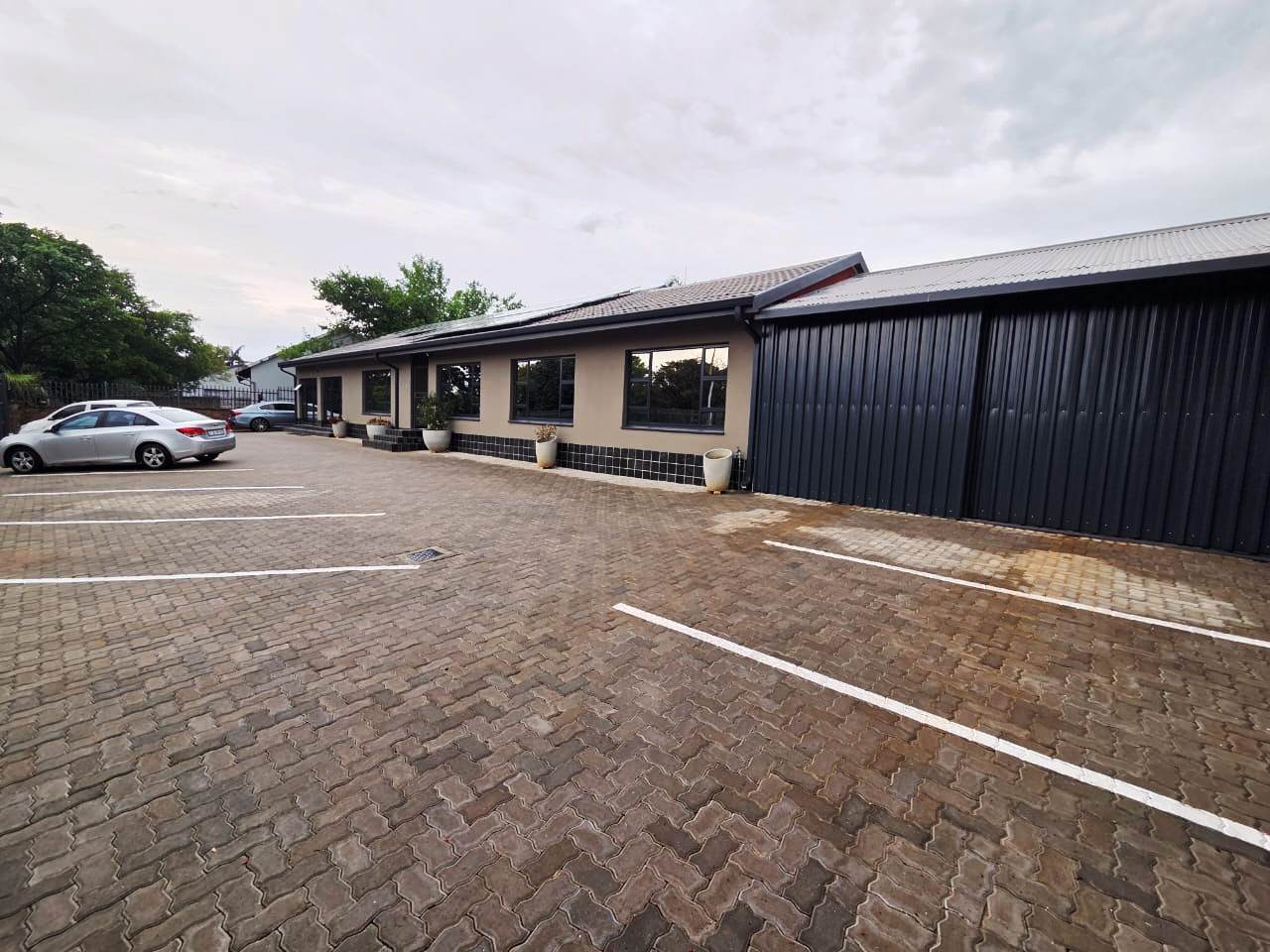 Office space, house for sale in Magalieskruin