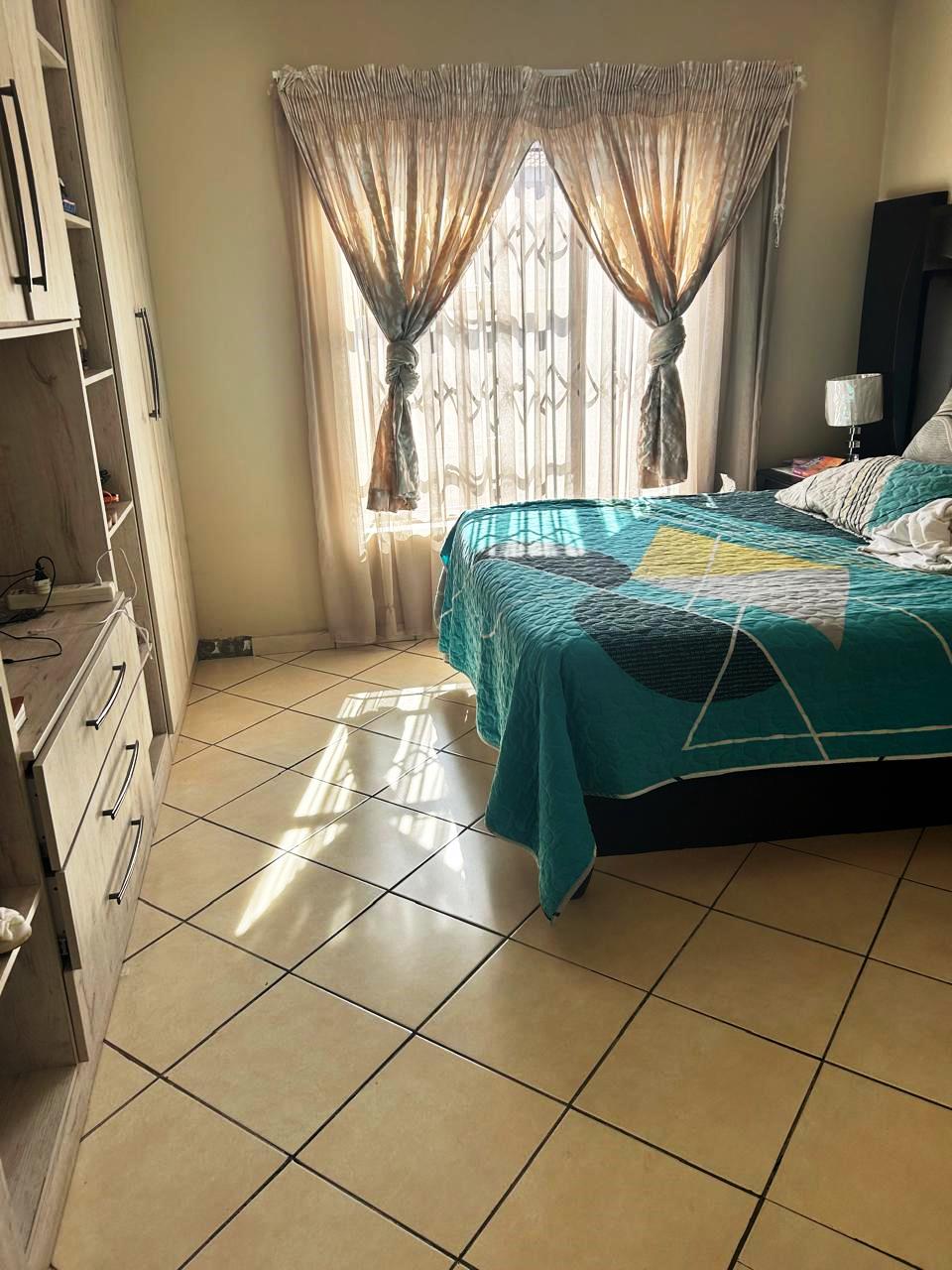 Large stand three bedroom for sale in Heatherview