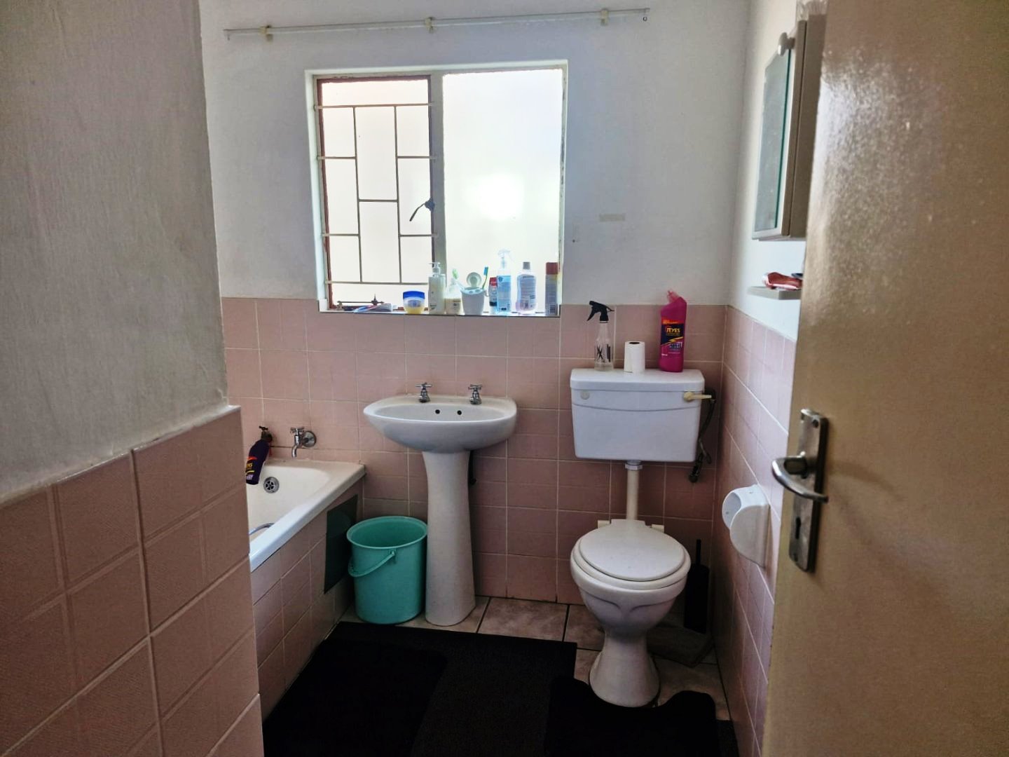 Neat two bedroom house for sale in Karenpark