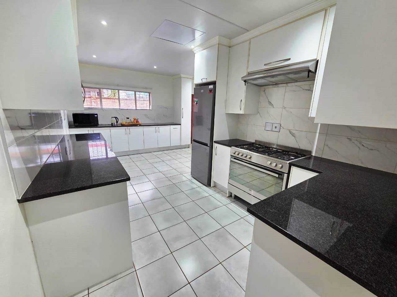 Office space, house for sale in Magalieskruin