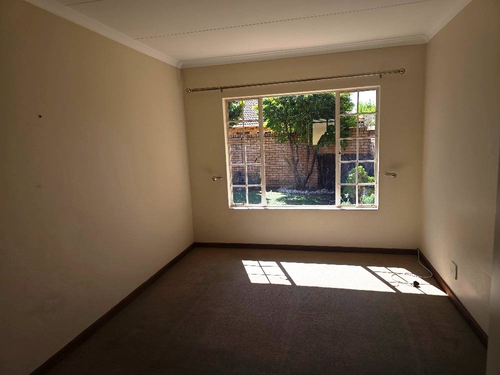 Cozy two bedroom for sale in Sinoville