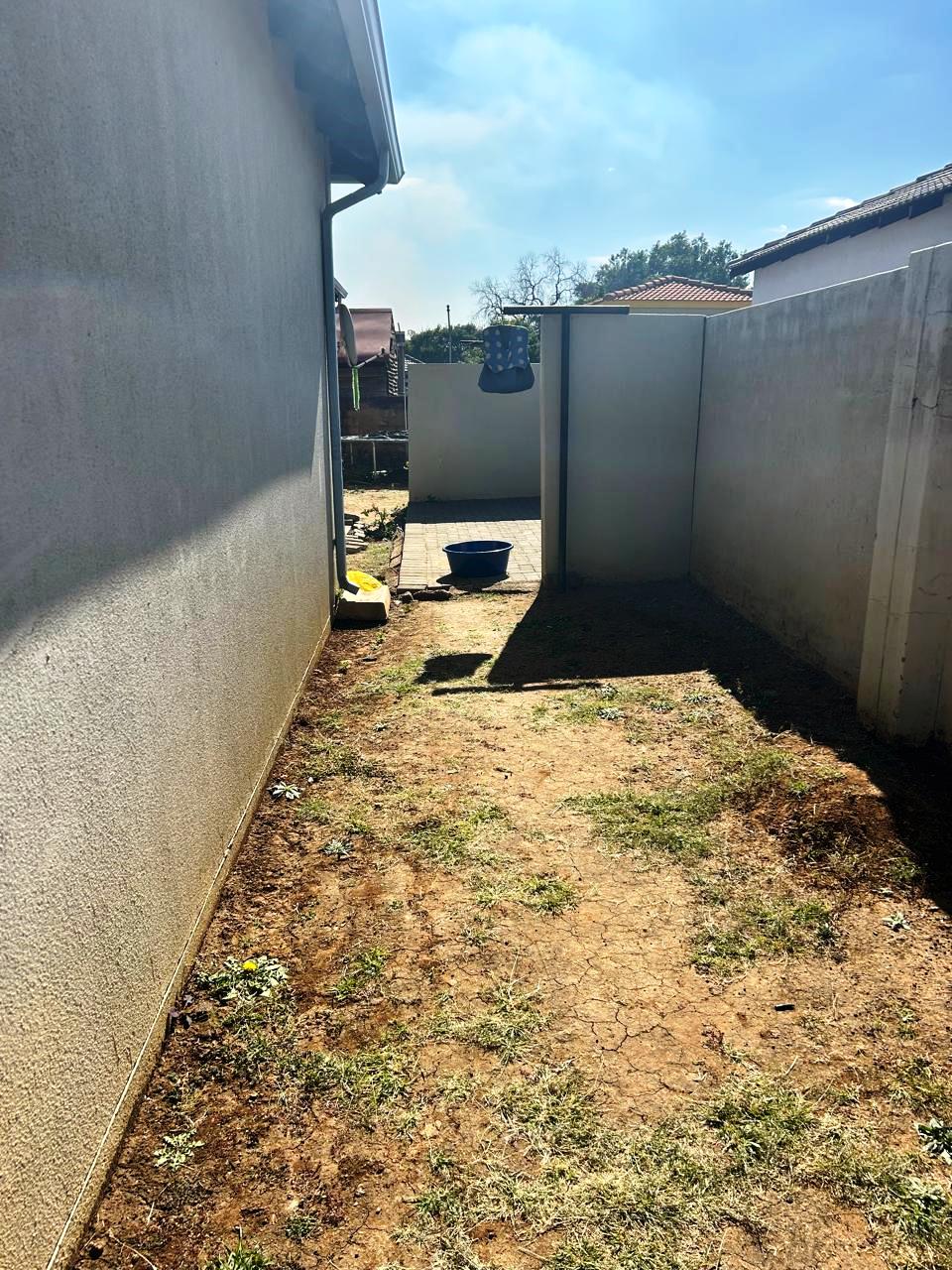 Large stand three bedroom for sale in Heatherview