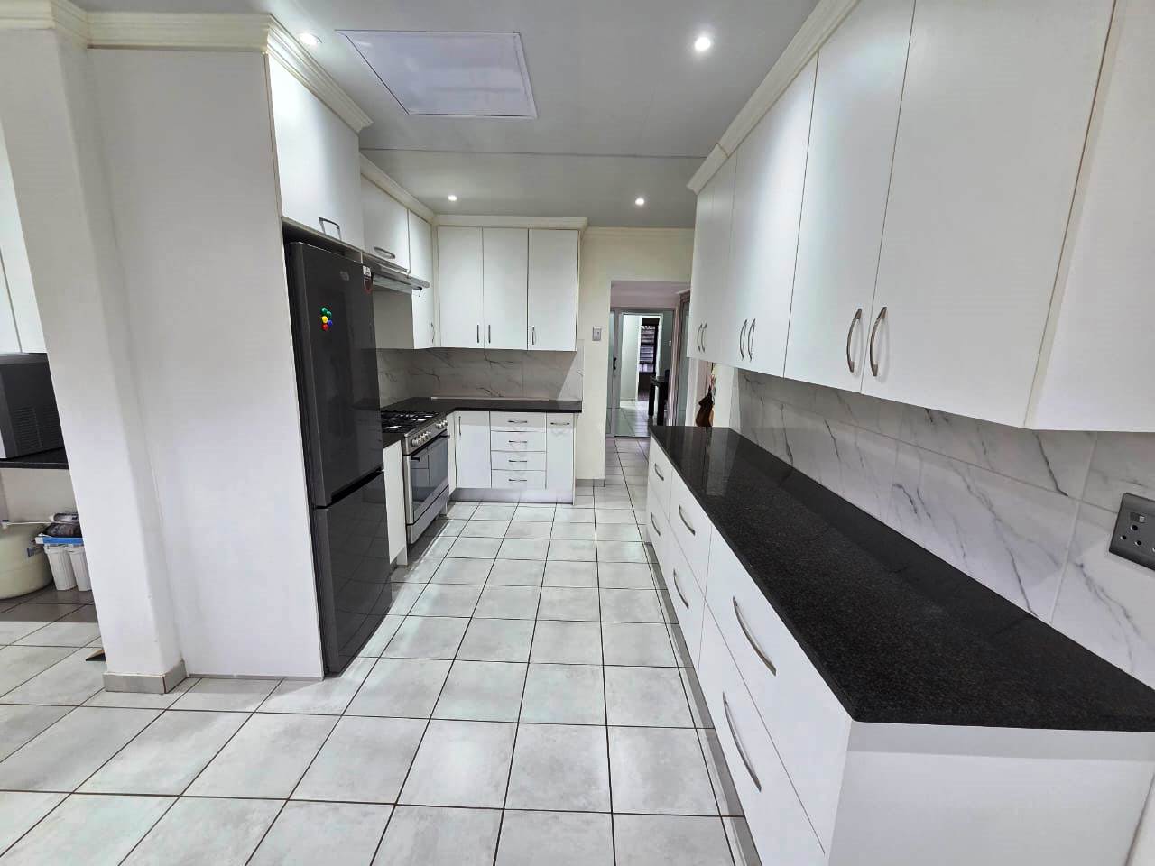 Office space, house for sale in Magalieskruin