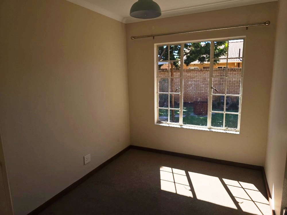 Cozy two bedroom for sale in Sinoville