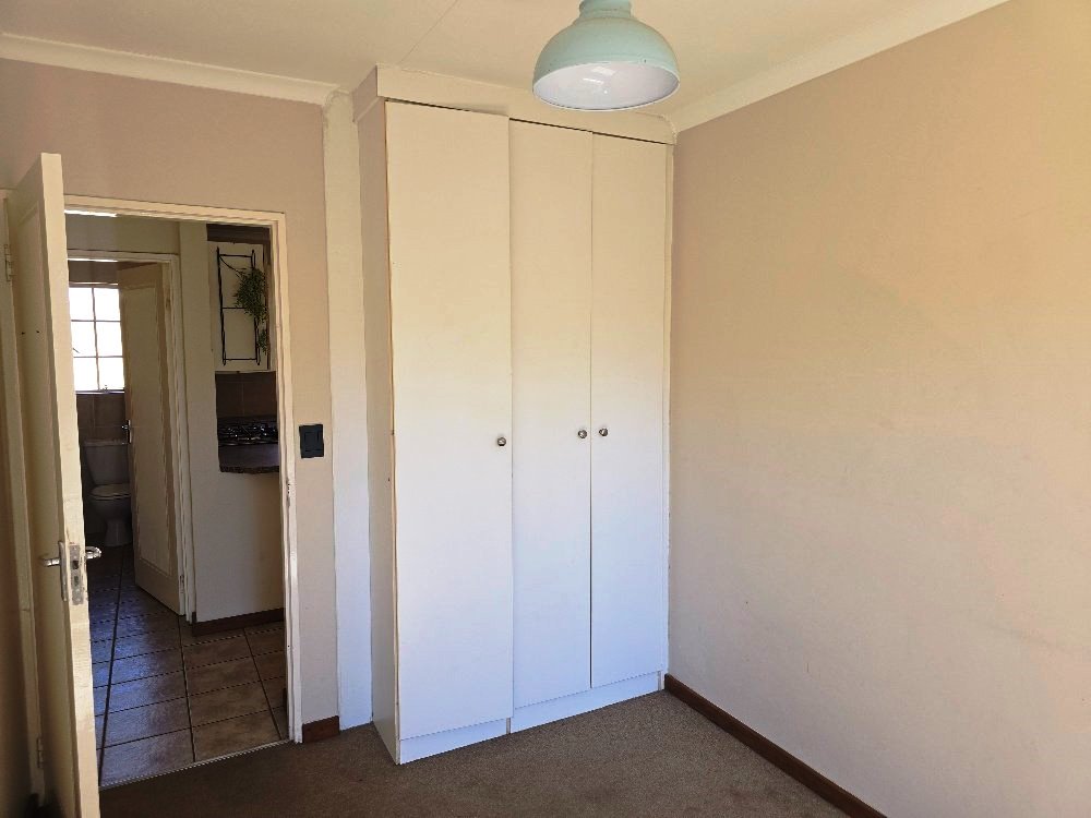 Cozy two bedroom for sale in Sinoville