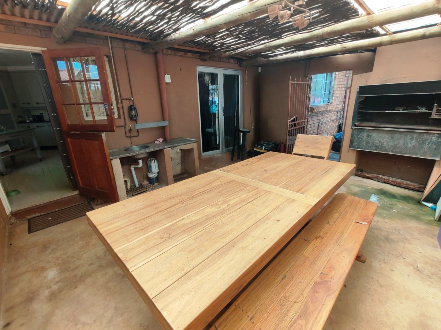 Three bedroom house with four rooms for sale