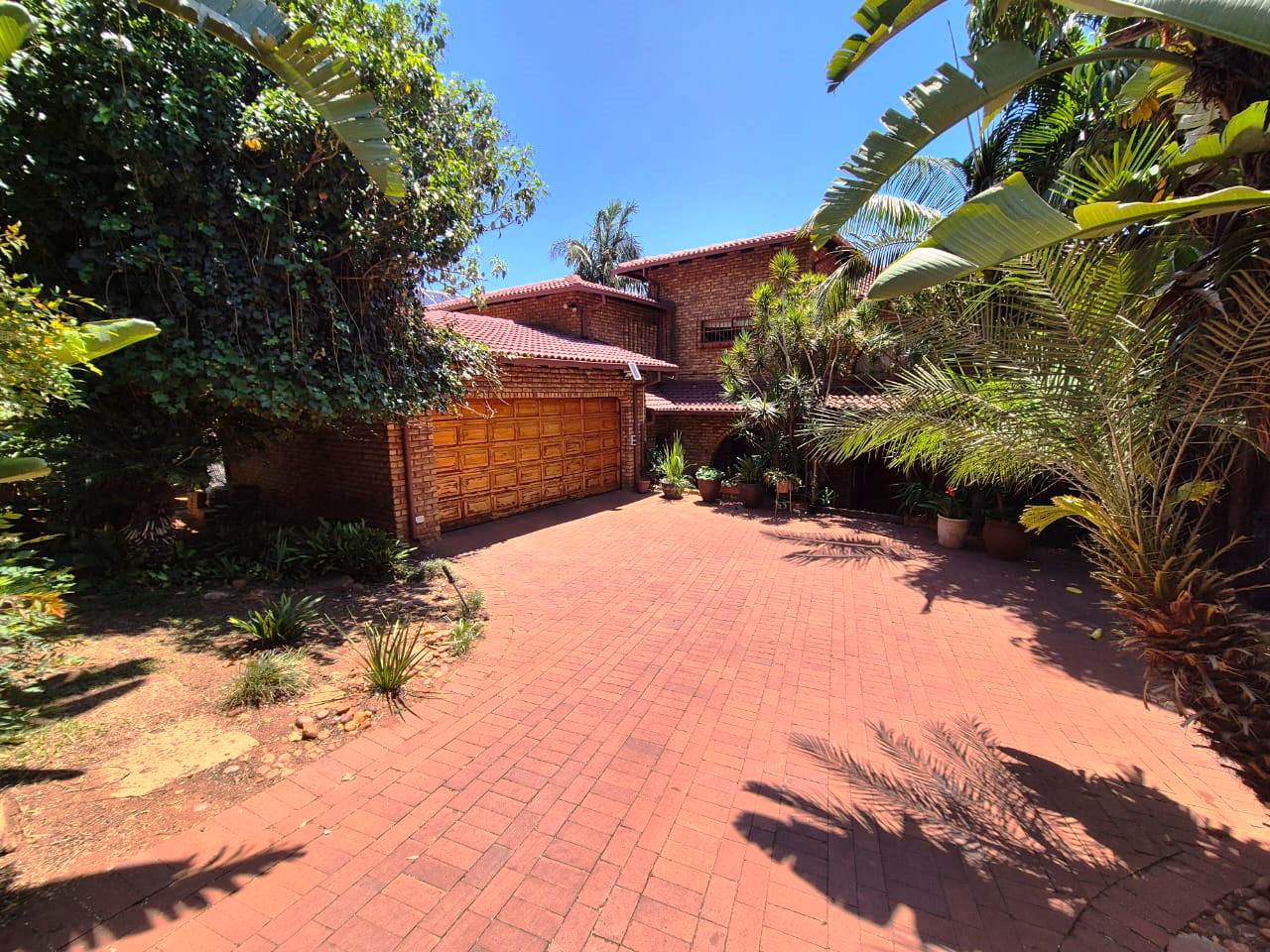 Huge three bedroom for sale in Montana Park