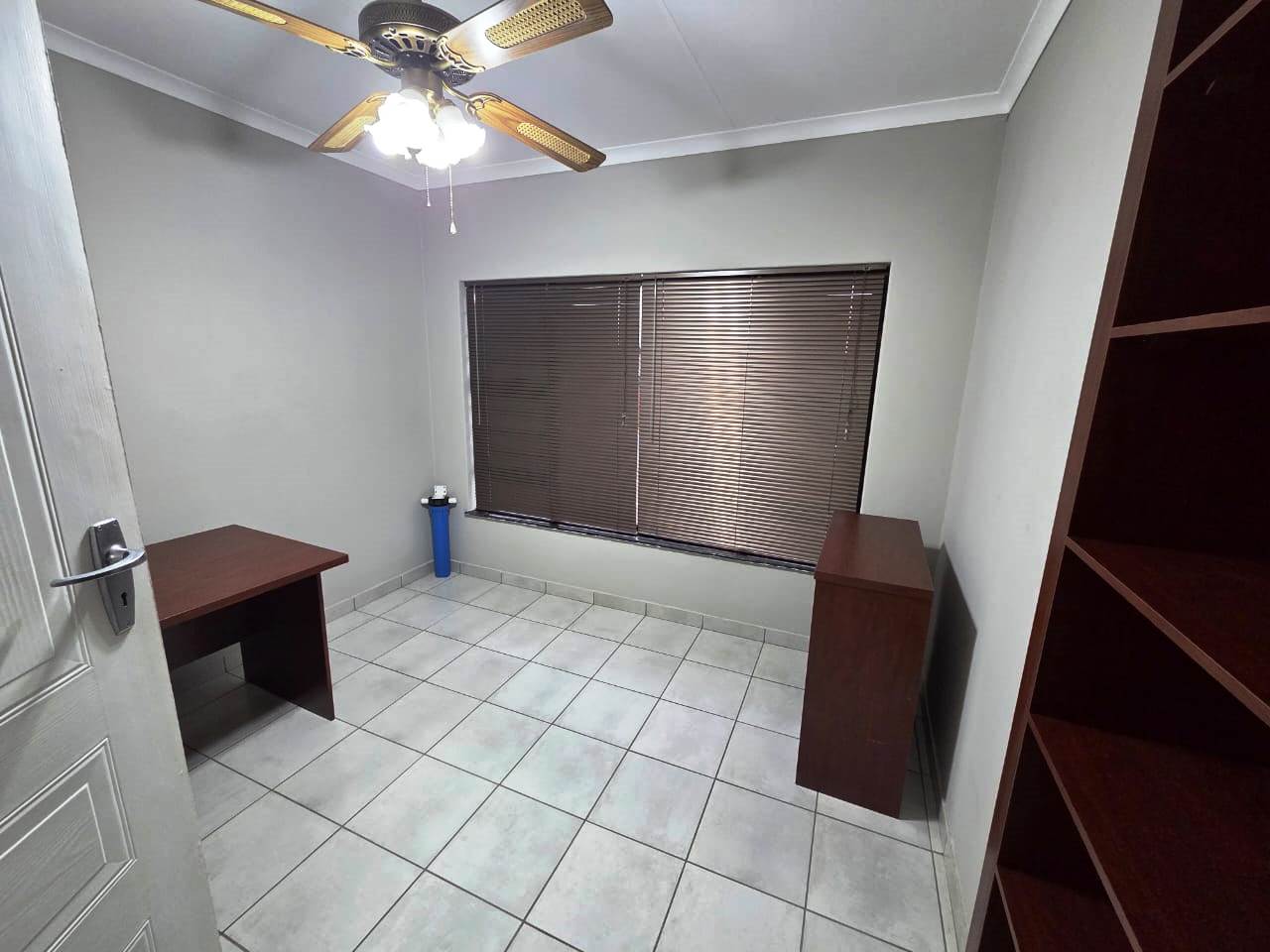 Office space, house for sale in Magalieskruin