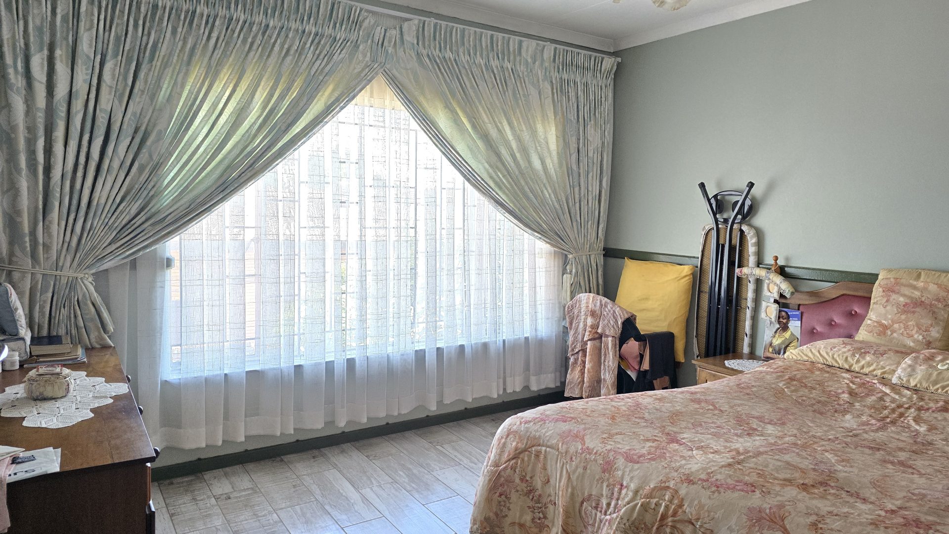 Three bedroom with pool for sale in Orchards