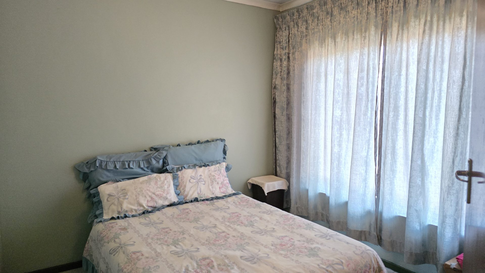 Three bedroom with pool for sale in Orchards