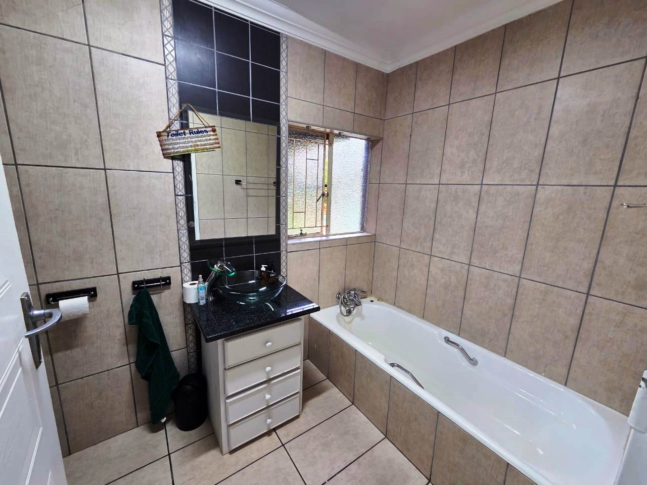 Office space, house for sale in Magalieskruin