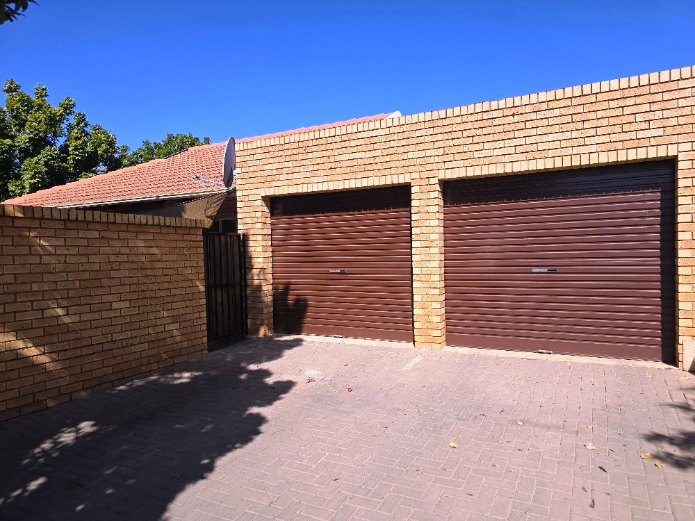 Cozy two bedroom for sale in Sinoville