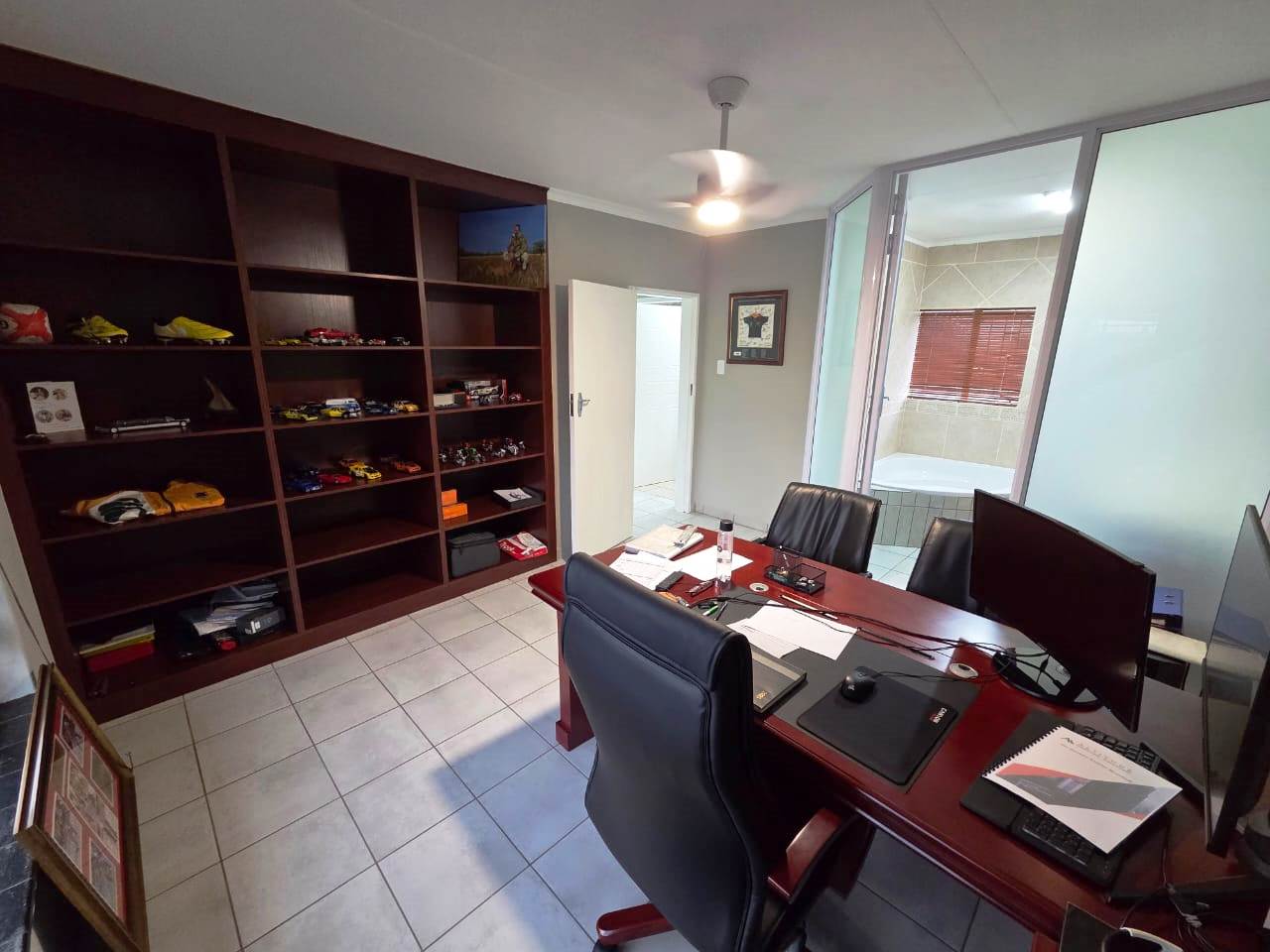 Office space, house for sale in Magalieskruin