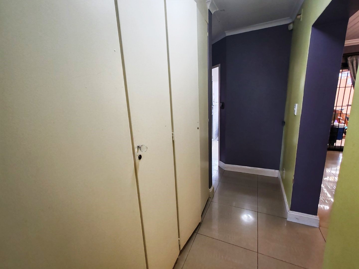 Three bedroom house with four rooms for sale