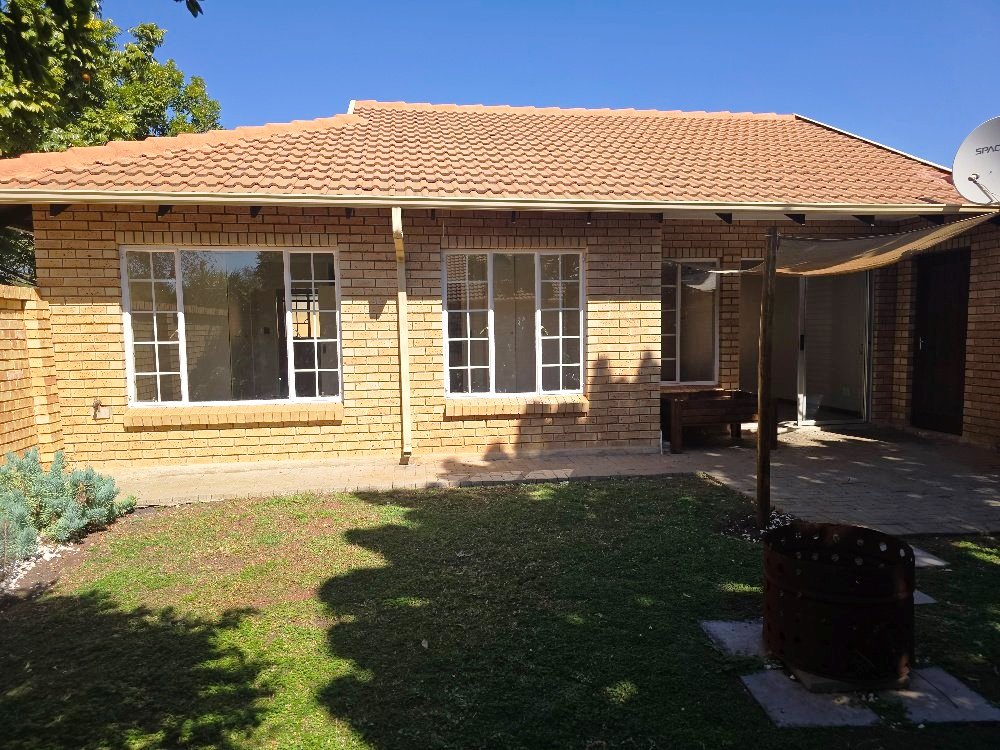 Cozy two bedroom for sale in Sinoville