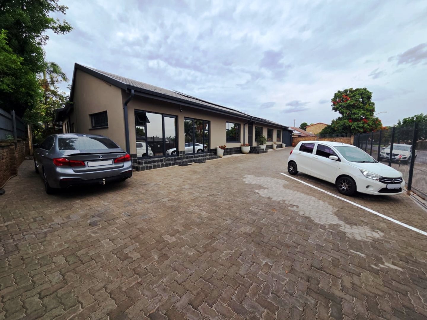 Office space, house for sale in Magalieskruin