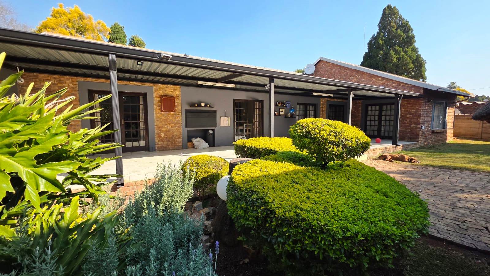 Three bedroom house for sale in old Doornpoort