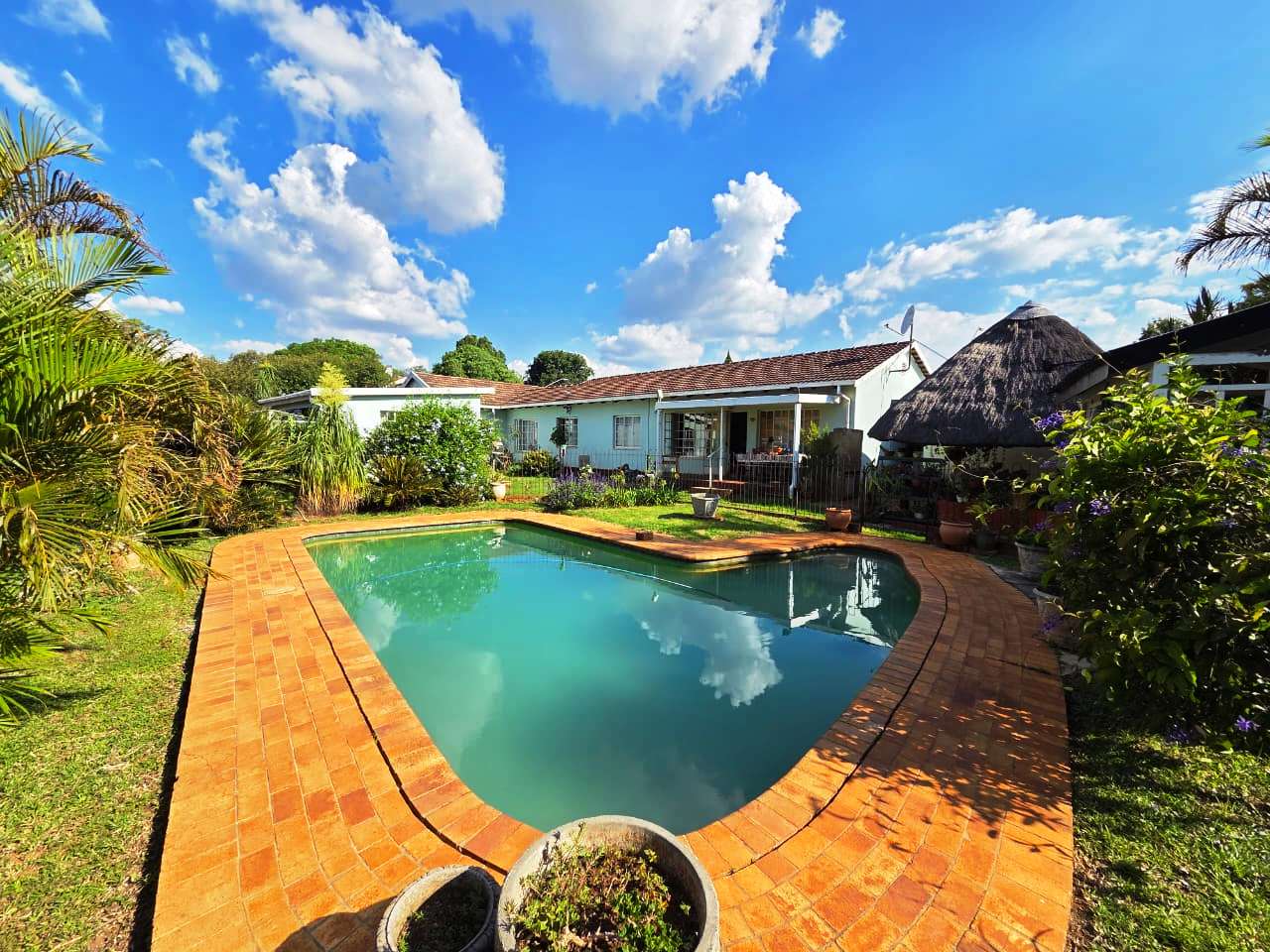 Seven bedroom house for sale in Sinoville